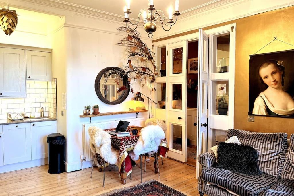 דירות אדינבורו Holyrood Park: Lush & Arty 2 Double Bed Flat מראה חיצוני תמונה
