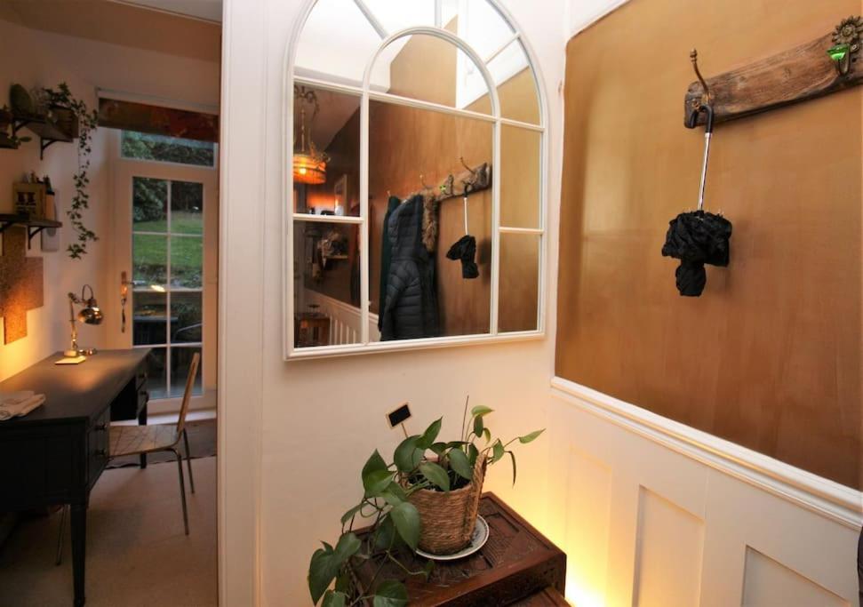 דירות אדינבורו Holyrood Park: Lush & Arty 2 Double Bed Flat מראה חיצוני תמונה