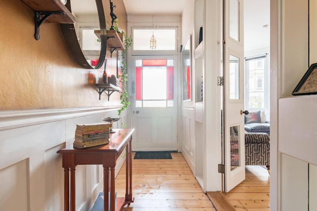דירות אדינבורו Holyrood Park: Lush & Arty 2 Double Bed Flat מראה חיצוני תמונה