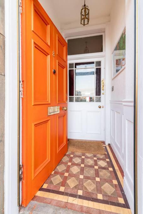 דירות אדינבורו Holyrood Park: Lush & Arty 2 Double Bed Flat מראה חיצוני תמונה