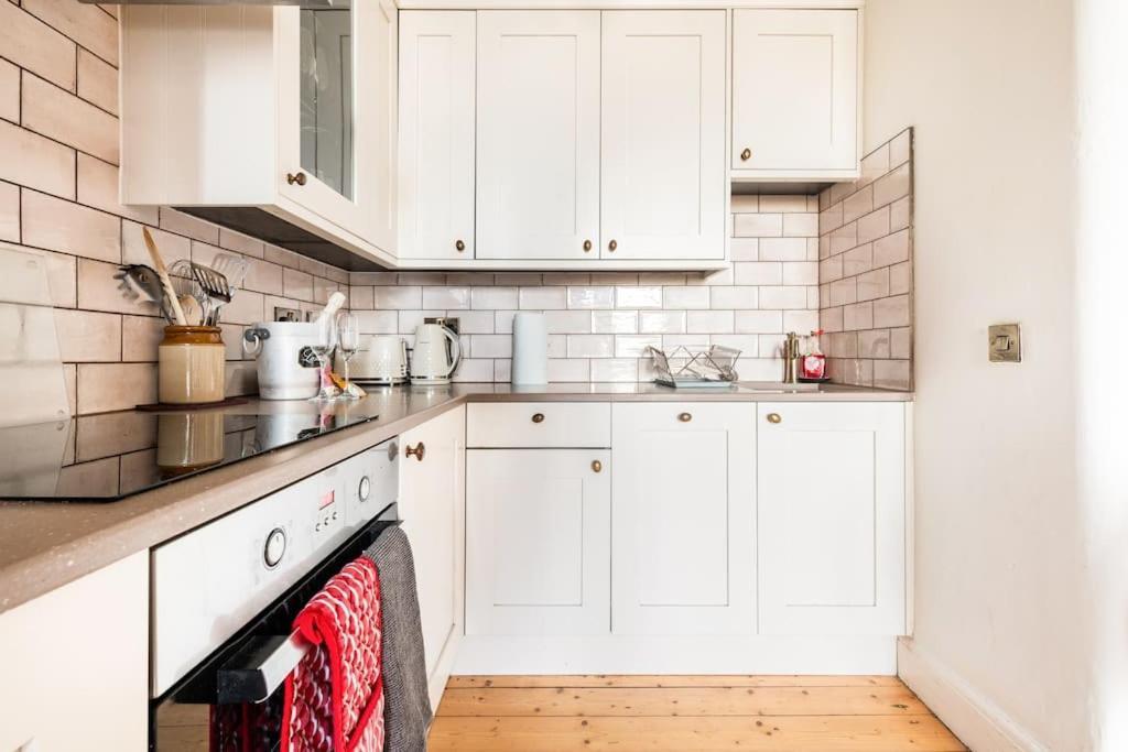 דירות אדינבורו Holyrood Park: Lush & Arty 2 Double Bed Flat מראה חיצוני תמונה