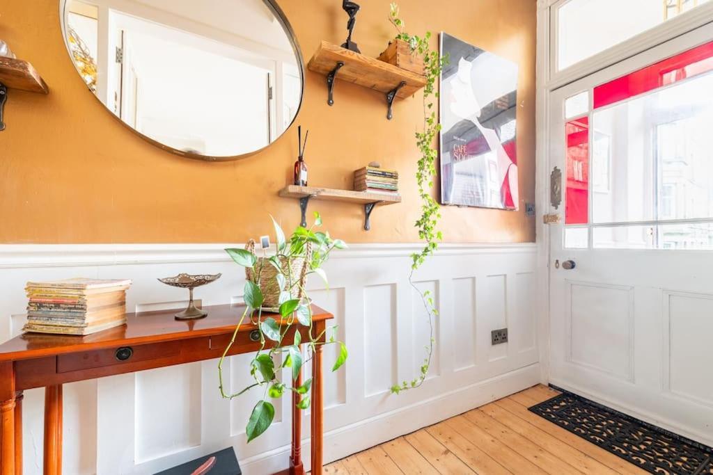 דירות אדינבורו Holyrood Park: Lush & Arty 2 Double Bed Flat מראה חיצוני תמונה