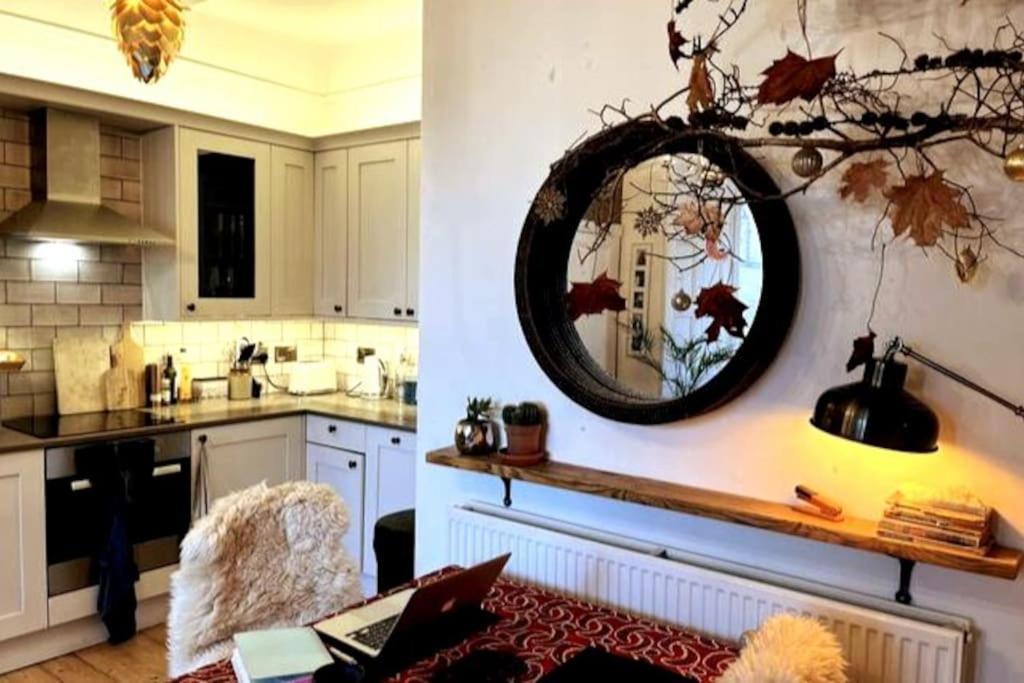 דירות אדינבורו Holyrood Park: Lush & Arty 2 Double Bed Flat מראה חיצוני תמונה