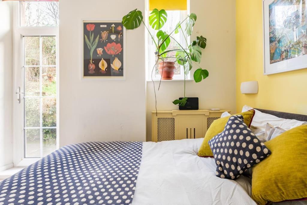 דירות אדינבורו Holyrood Park: Lush & Arty 2 Double Bed Flat מראה חיצוני תמונה