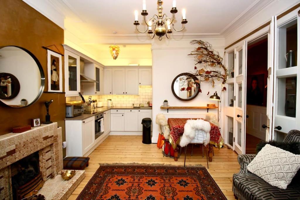דירות אדינבורו Holyrood Park: Lush & Arty 2 Double Bed Flat מראה חיצוני תמונה